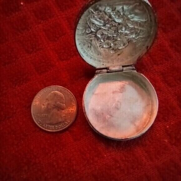 Small silver trinket box - Picture 6 of 14